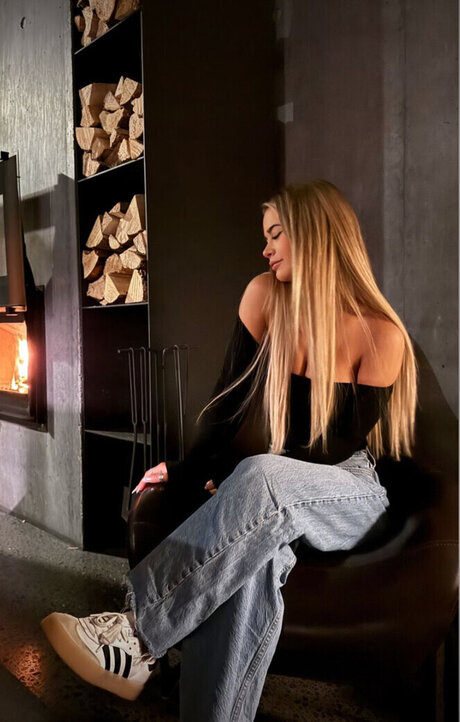 Emily Elizab3th xxx star img