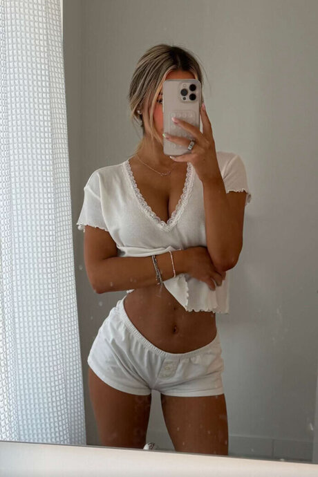 Emily Elizab3th nudes star picture