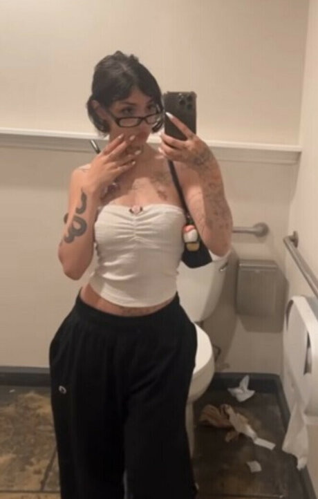 Ang2high nude pornstar picture