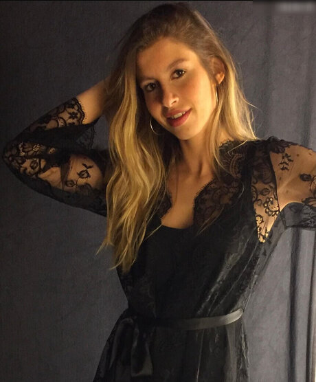 quitelola naked pornstar picture