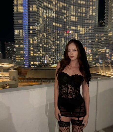 Taylor Levinson hd actress pic