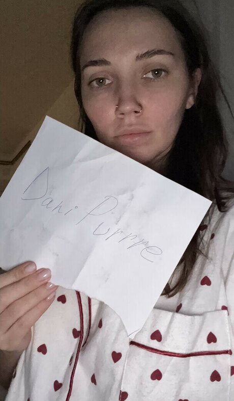 DaniPurrre model hd img