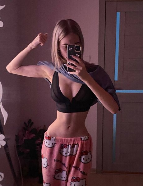 hefxtom hot model pic