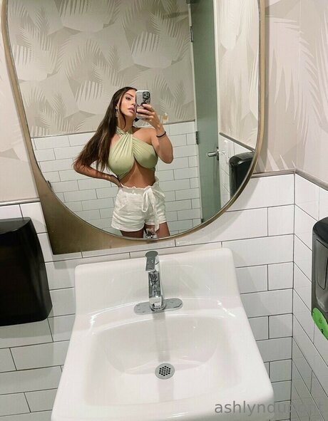 Ashlyn Dupont art model image