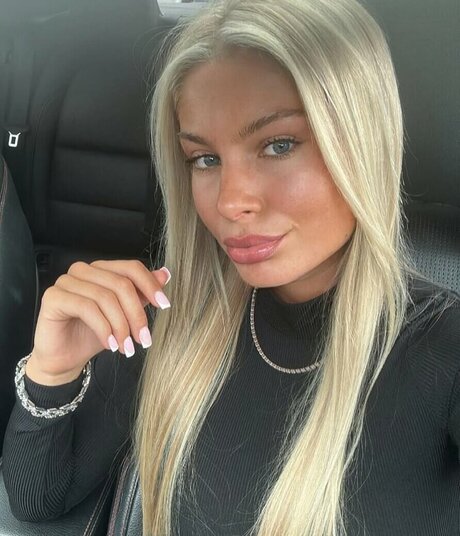 mollymercedes model hd photos