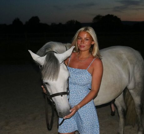 mollymercedes hd actress pictures