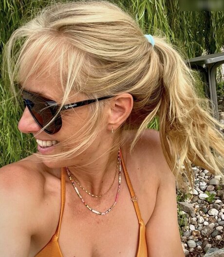 Angela Finger Erben art model images