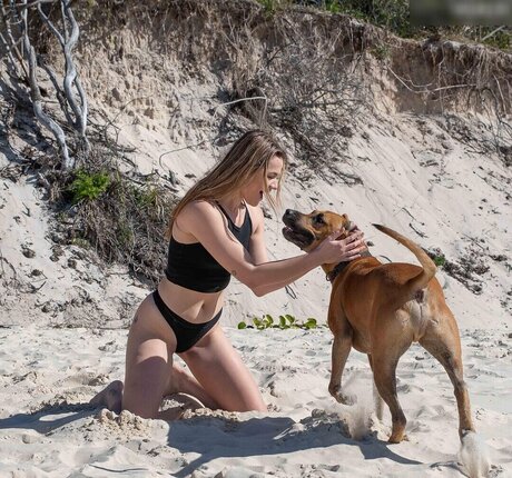 Jasmine Absolom top model pictures