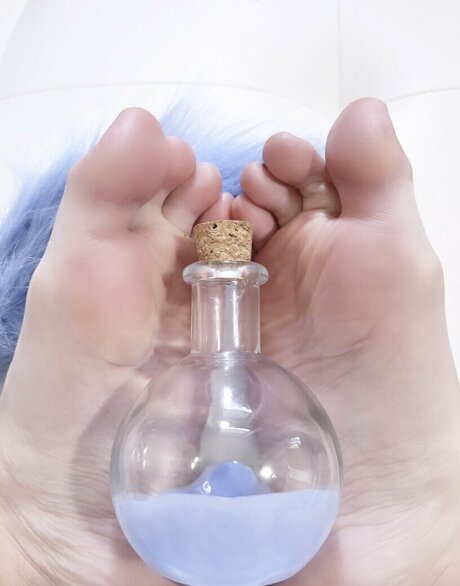 Tsuki Tyann hot star image