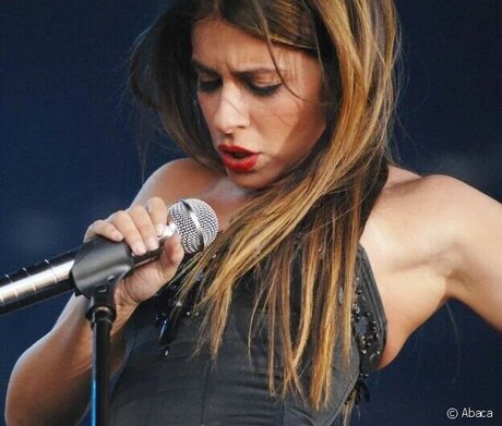 Julie Zenatti star hd img