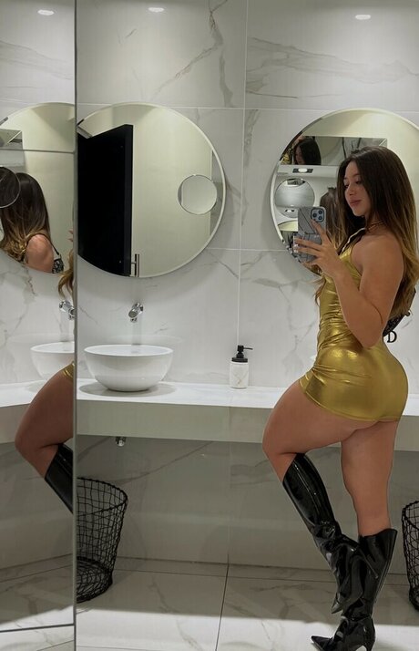 Nara Arce sex model photos