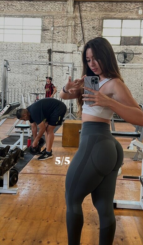 Nara Arce nice actress pics