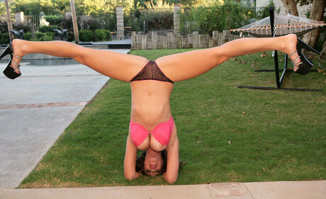 Lucky Benton pornstar sexy galleries