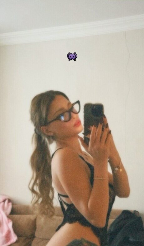 nurraacar top model photo