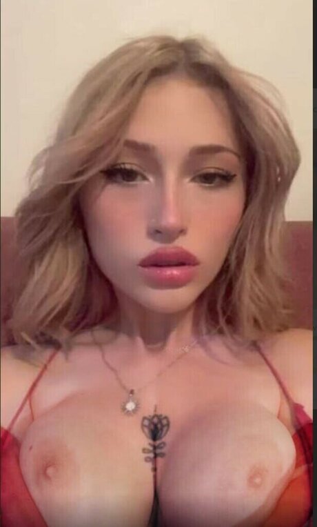 nurraacar pornstar nude picture