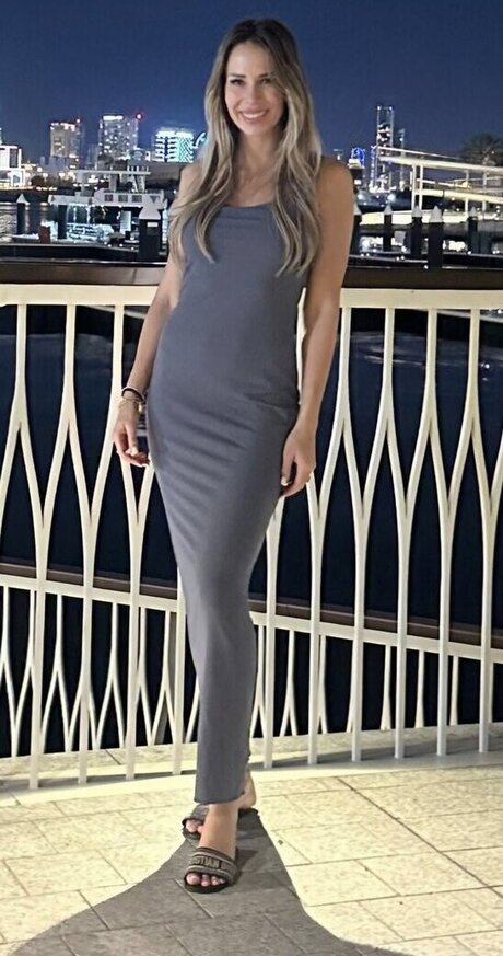 Alina Schulte im Hoff model top image