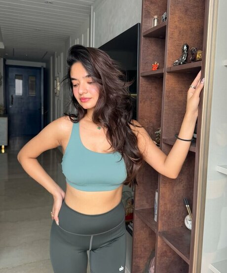 Anushka Sen porn model archive