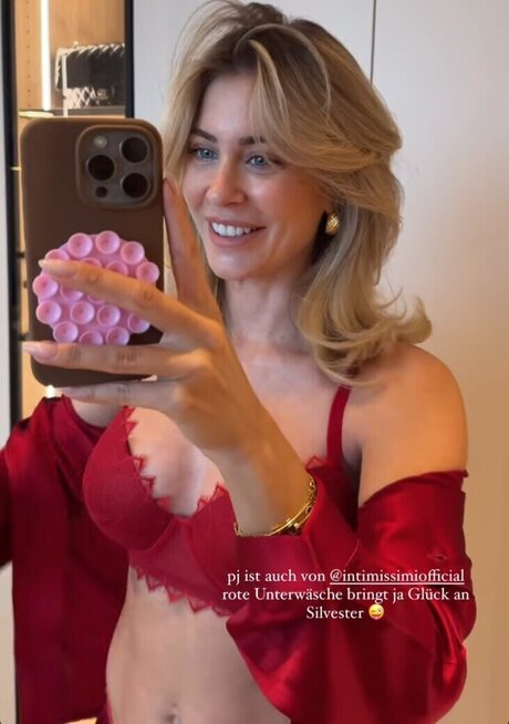 huge shemale onlyfans naked pic