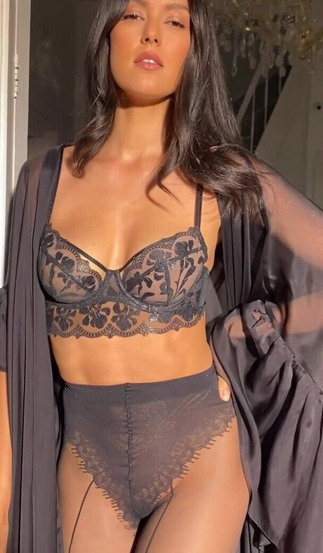 Rebecca Mir sex actress pics