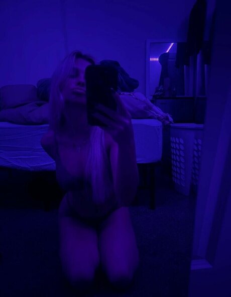 Bella Paulson star erotic pics