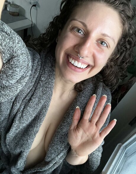 Victoria Liro sexy star image