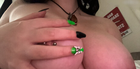 Gothminze model sexy images