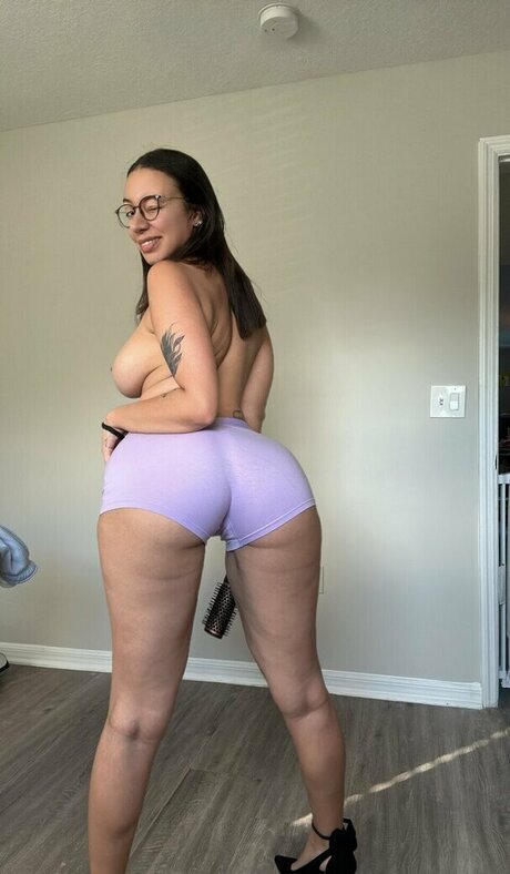 Toastycakez model hd picture