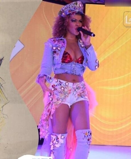 Diana Schneider model erotic picture