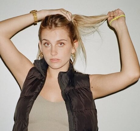 Nike101 erotic actress pics