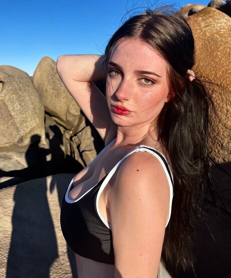 Manuela Calvo nice star image