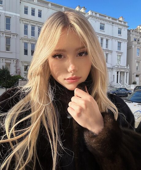 Kitty Mae nude model gallery