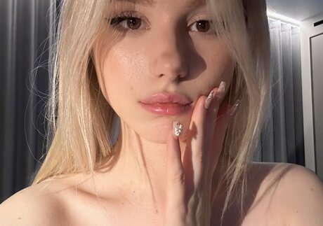 Kitty Mae hot pornstar pic