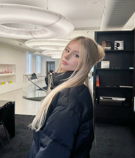 Kitty Mae art model image