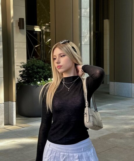 Kitty Mae hot pornstar picture