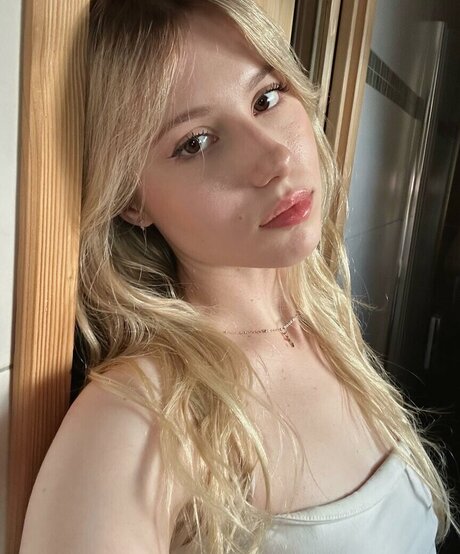 Kitty Mae model top pictures