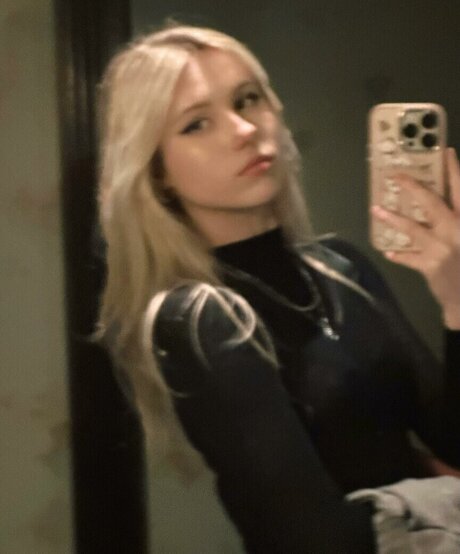 Kitty Mae art model archive