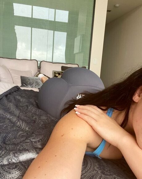 Izzy Davies hot model galleries