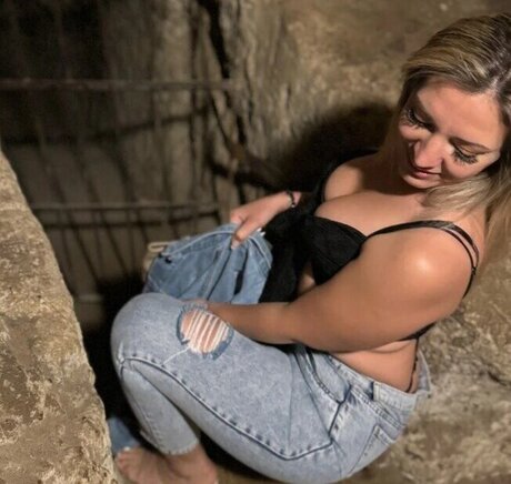 Fidan Atalay star hd images