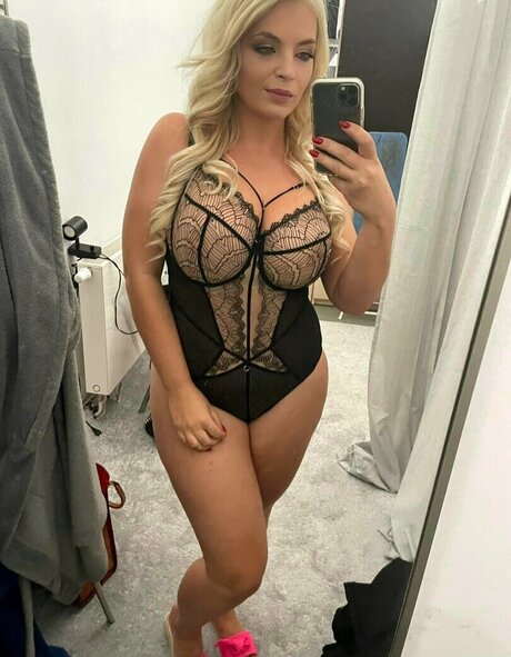 Ines Cudna art star pics