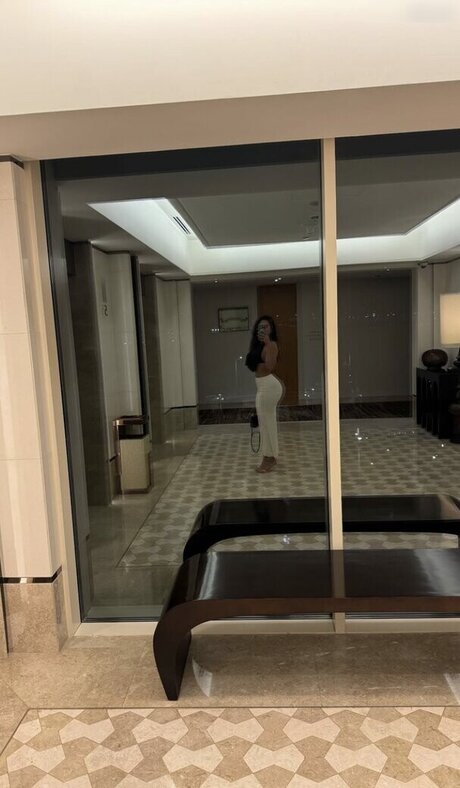 Lya Aylin nude pornstar picture