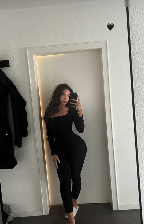 Lya Aylin sexy star img