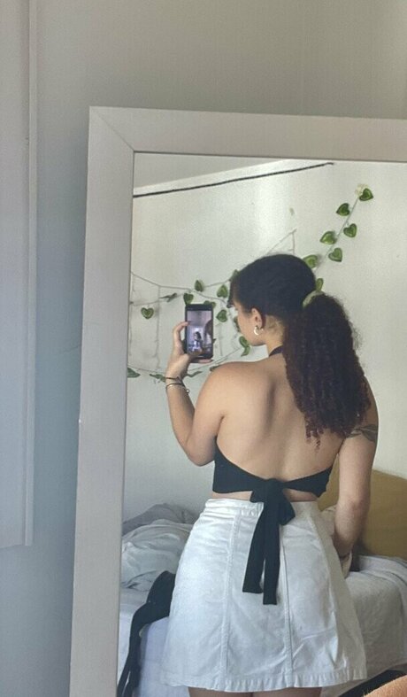 dumbbbvnny naked model image