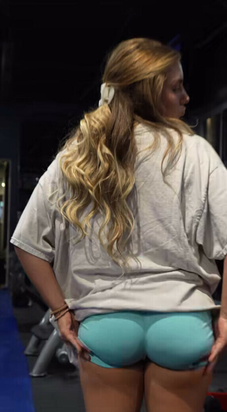 Emily Mangler star hot pics