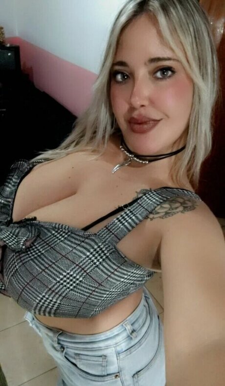 anto robazza sexy actress pic