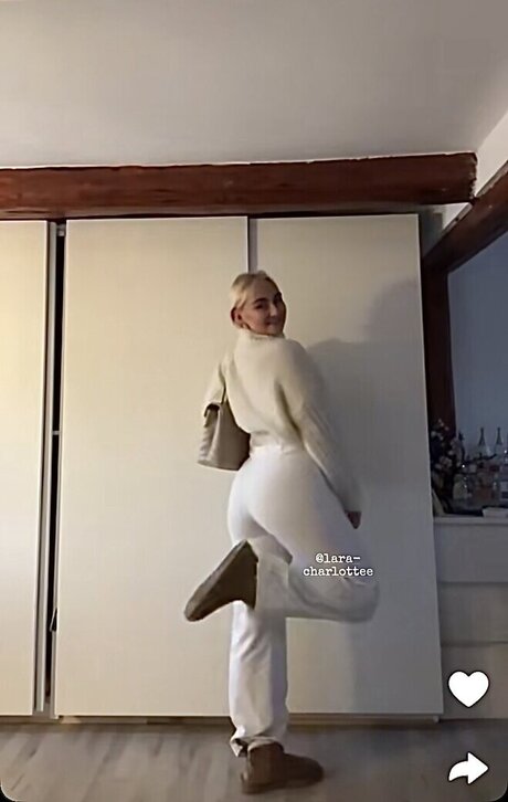 Lara Charlottee pornstar hot img