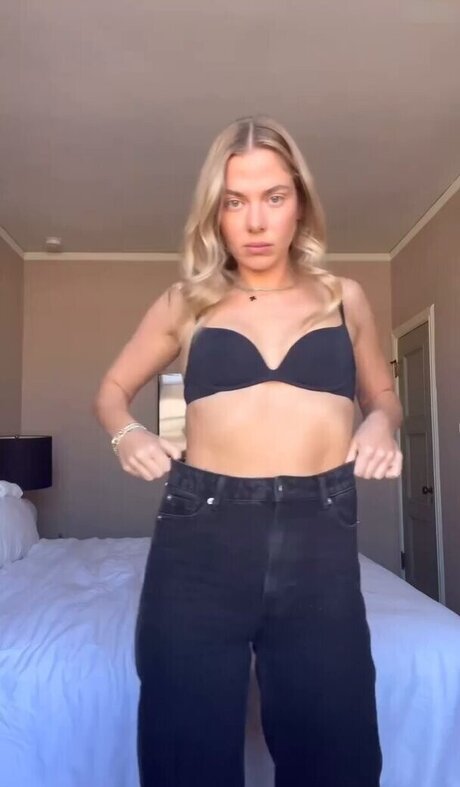 Cheyenne Pahde star sexy images