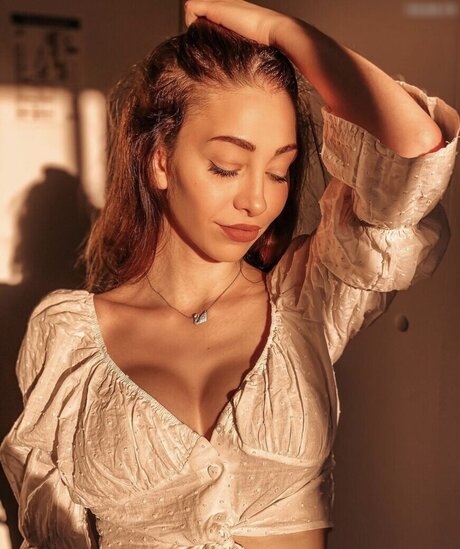 Amira Wirth naked star picture