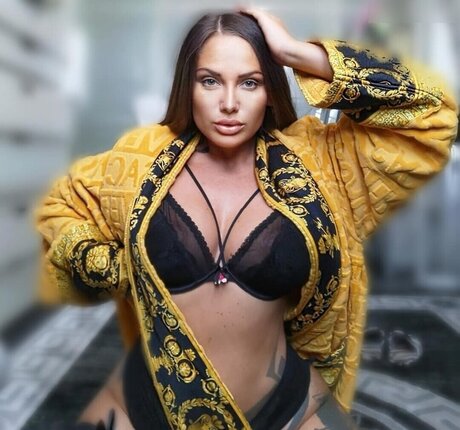 Schwesta Ewa star naked pic