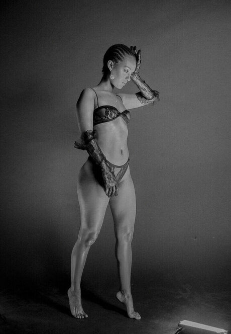 Honnete Bas model galleries