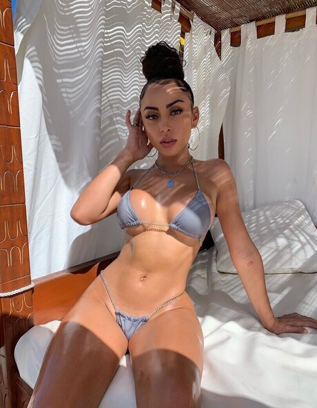 Korina Maiyaa naked model pic